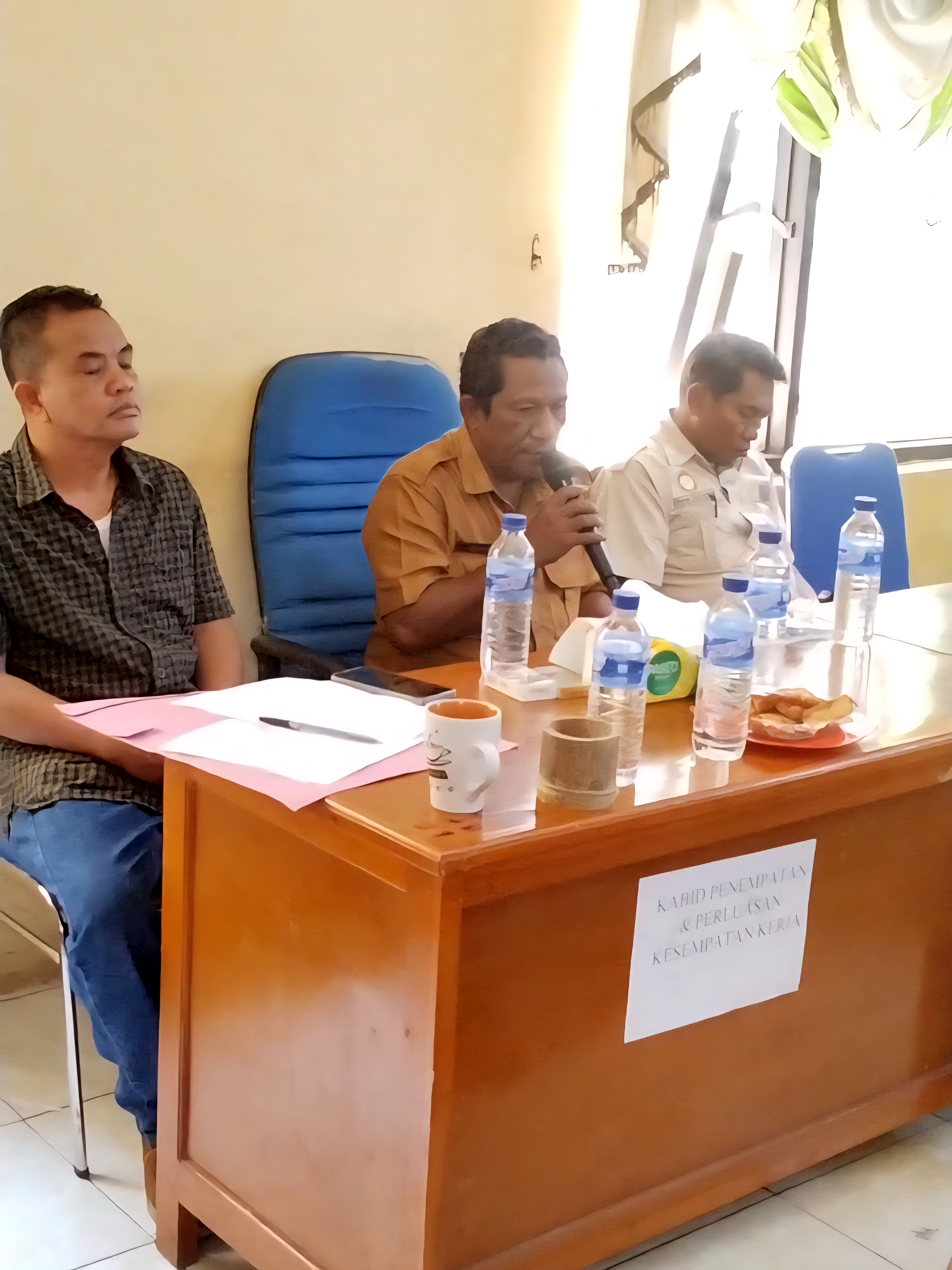 Soroti Penurunan Penempatan Pekerja, Pemkab SBD Siapkan Perda Perlindungan Tenaga Kerja Dalam dan Luar Daerah