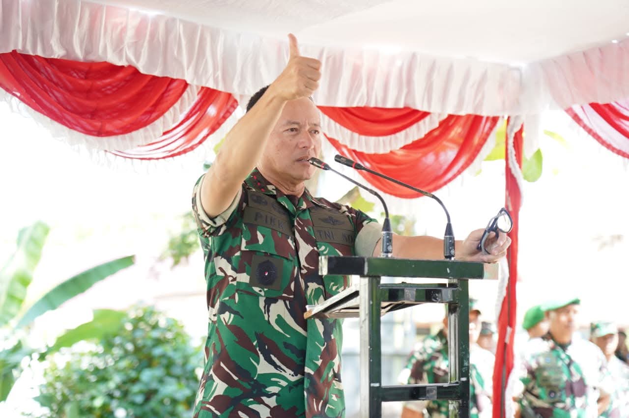 PANGDAM IX/UDAYANA LEPAS 1.588 PRAJURIT YONIF TERITORIAL PEMBANGUNAN KE WILAYAH NTB DAN NTT