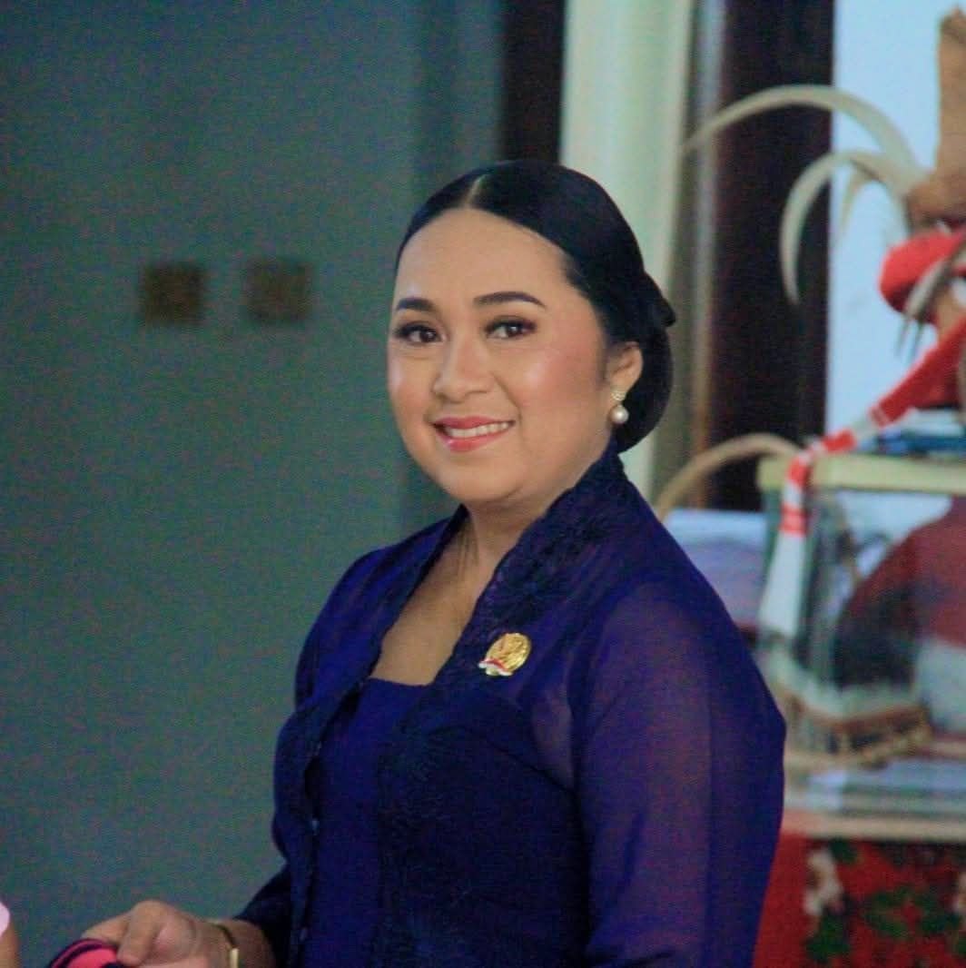 KONFRENSI PERS Ibu Carolina Louru Anggota DPRD SBD Yang di PAW Oleh PARTAI NASDEM