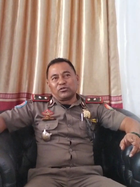 Atasi Kemacetan dan Wajah Kota, Satpol PP SBD "Bersihkan" Bahu Jalan Pasar Waimangura dan Pasar Radamata: Penjual Ikan Diberi Deadline Jumat