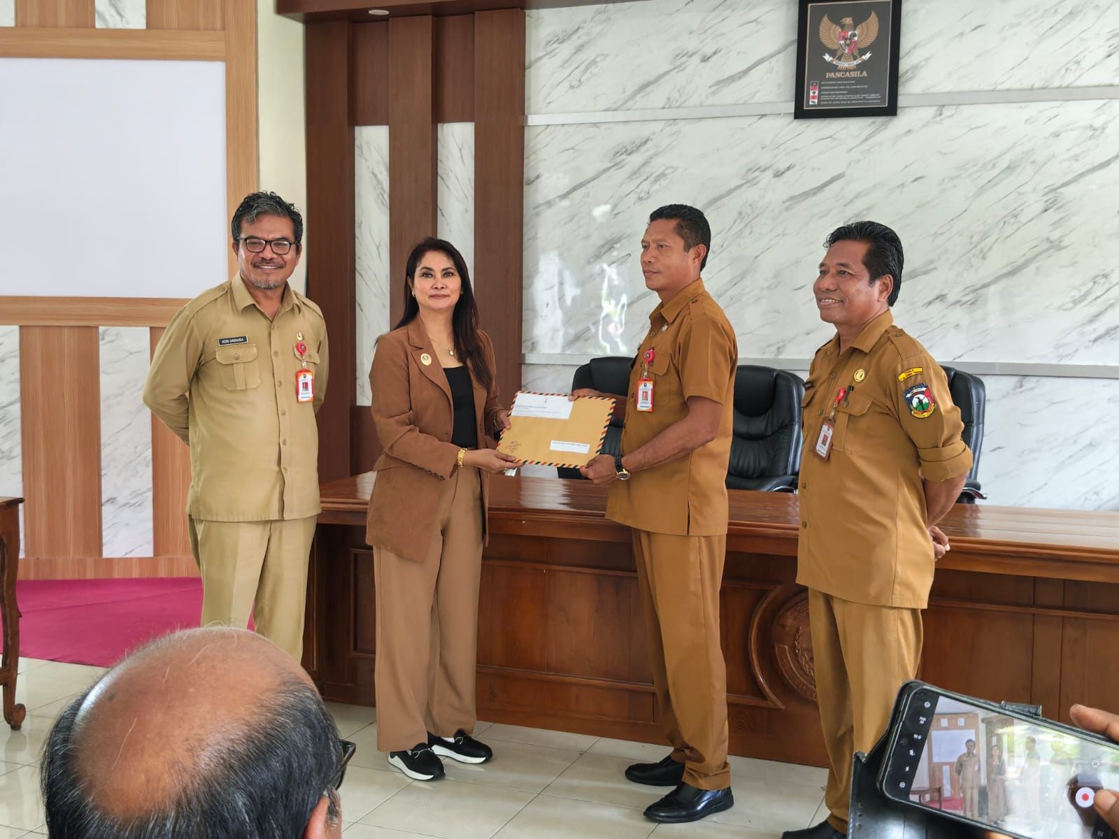 Terima Aspirasi Suku Ana Pusoka, Pemkab Sumba Tengah Dorong Penyelesaian Sengketa Tanah Mamboro Secara Kekeluargaan