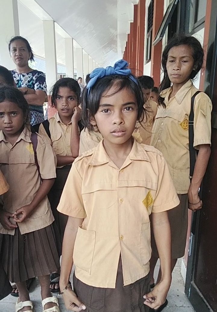 Jeritan Hati dari Pedalaman Rita: Siswa SD hingga Ibu Hamil "Tagih" Perhatian Bupati SBD soal Jalan Rusak