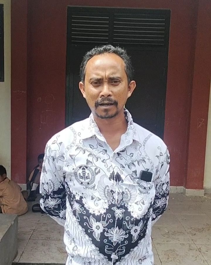 Gedung SD Negeri Rita Dibangun 2024 Tapi Masih Tersegel, Siswa Terpaksa Belajar dalam Kelas Gemuk