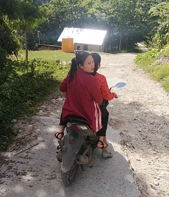 Jalan Rusak, Akses Hidup Dipertaruhkan