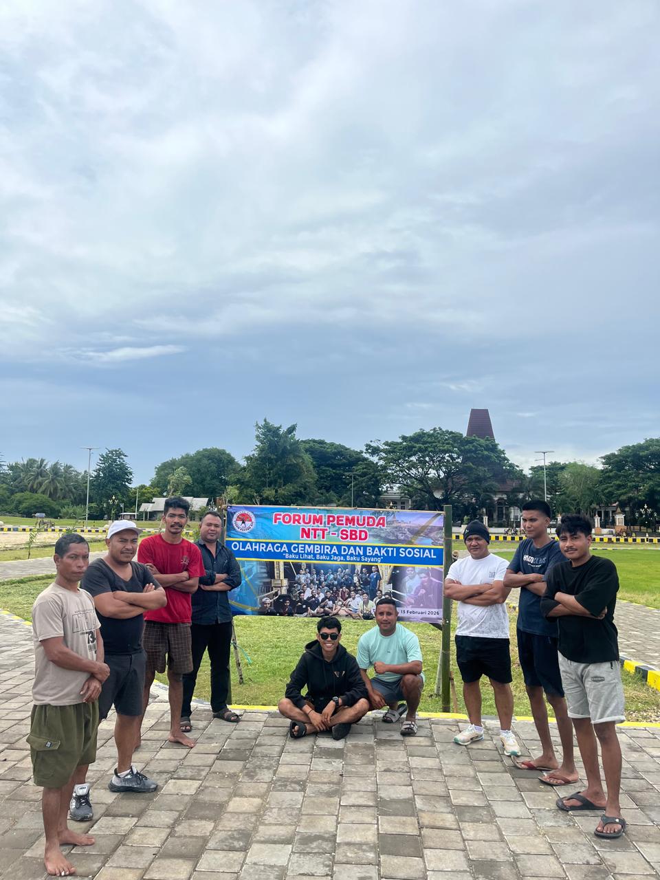 Forum Pemuda NTT Cendana Wangi SBD Gelar Bakti Sosial di Lapangan Galatama Tambolaka