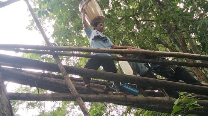 NYARIS KORBAN DI JEMBATAN BAMBU RAPUH, BRIMOB TURUN TANGAN: PEMBANGUNAN DIMULAI 21 FEBRUARI 2026