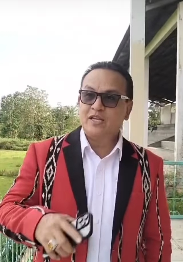 Reses di Sumba Barat, Rudy Umbu Kabunang Tinjau Kesiapan Stadion Gelora Pada Eweta