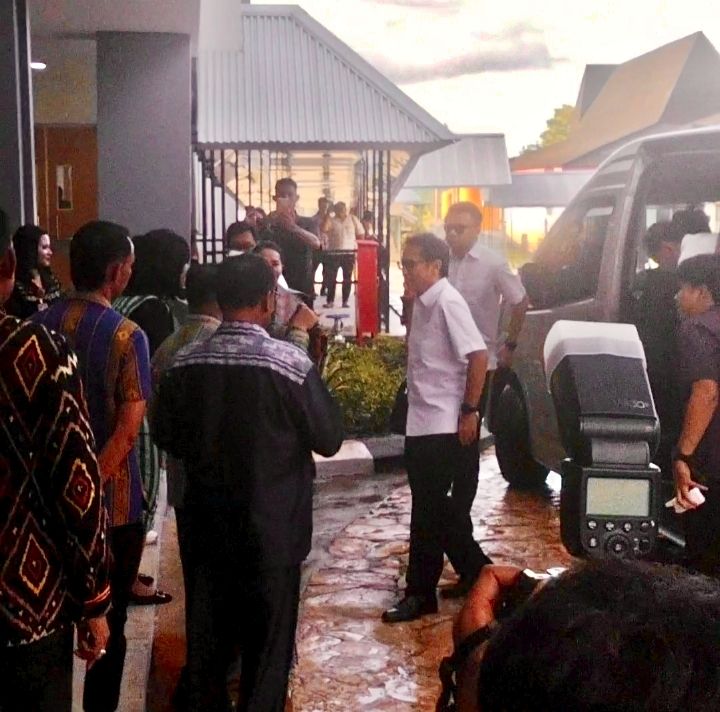 MENTERI KESEHATAN RI TINJAU PROGRES PEMBANGUNAN RSUD REDABOLO DI SBD