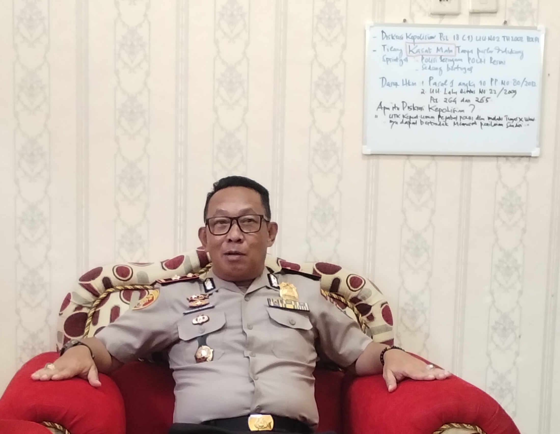 Wakapolres SBD Kompol Marthin Ardjon Berikan Edukasi Publik Saat Silaturahmi Bersama Wartawan FORJIS