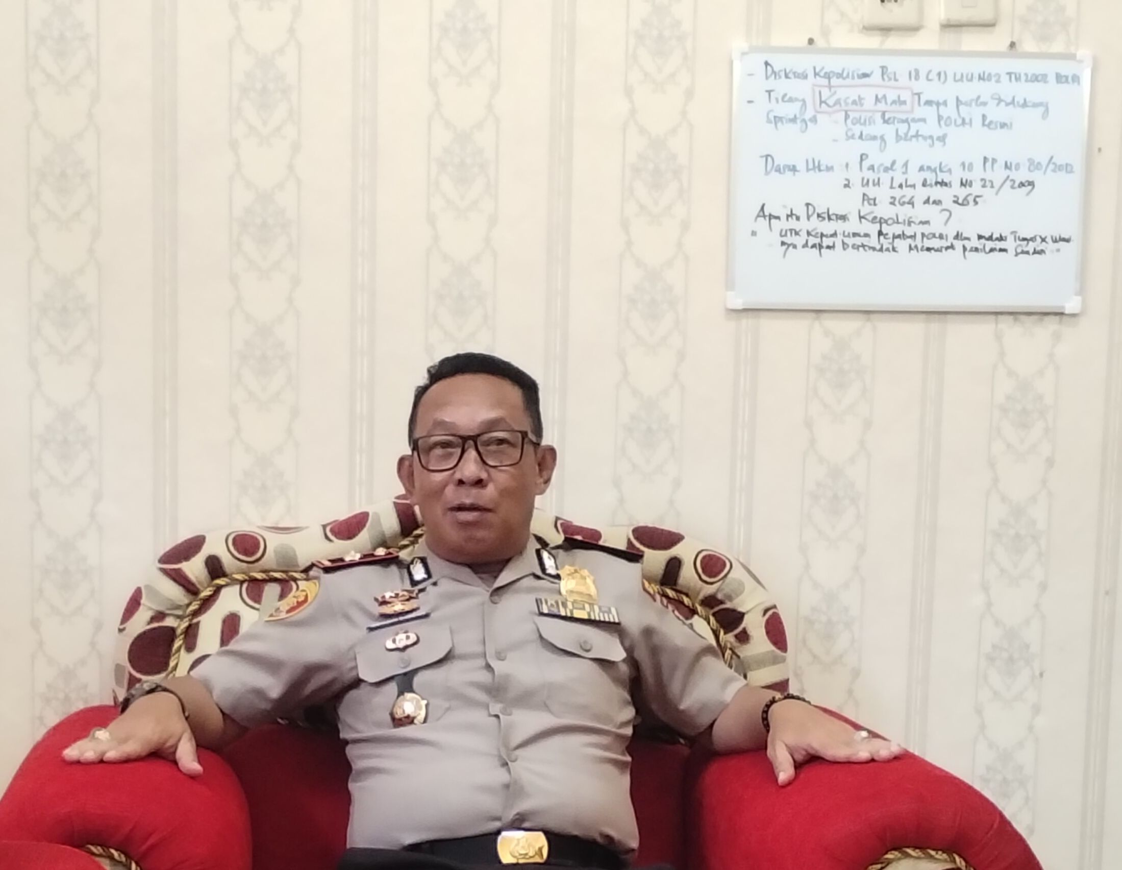 Wakapolres SBD Kompol Marthin Ardjon Berikan Edukasi Publik Saat Silaturahmi Bersama Wartawan FORJIS