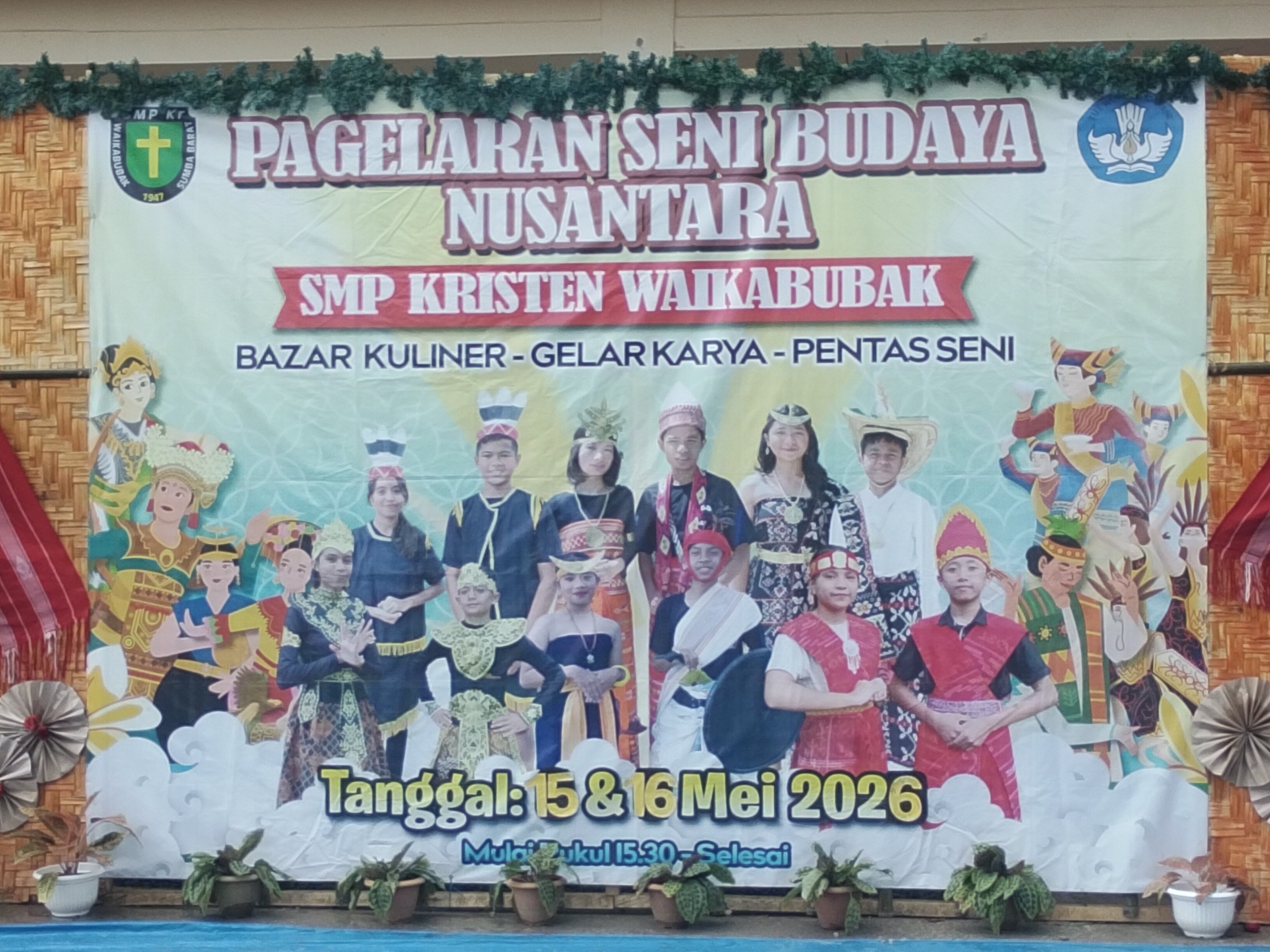 PAGELARAN SENI BUDAYA NUSANTARA SMP KRISTEN WAIKABUBAK BERLANGSUNG MERIAH