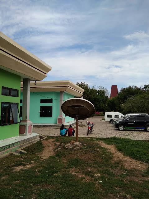 SILETSUMBA.COM | TAJAM MENGUNGKAP FAKTAPemotongan Gaji ke-13 di Dinkes SBD Disorot, Muncul Keluhan Dugaan Intimidasi dan Ancaman Mutasi Pegawai