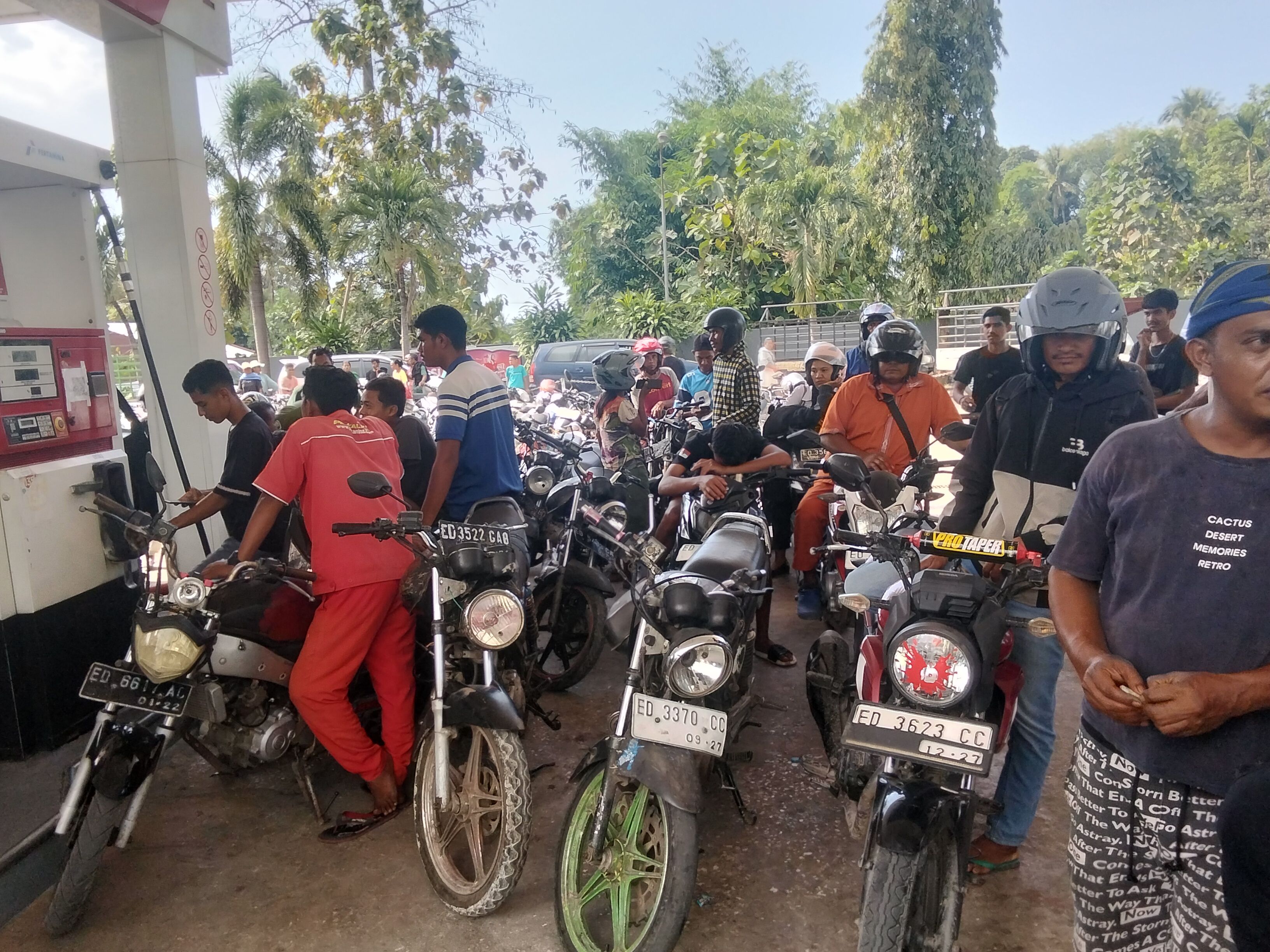 Antrian Pertalite di SPBU Torara Jadi Sorotan, Dugaan Praktik Penimbunan dan Pengeceran BBM Dikeluhkan Warga