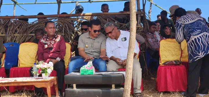 Momen Hangat Yeremia Tanggu dan Dominikus Alpawan Rangga Kaka di Arena Pacuan Kuda Kodi Bangedo Cup 2026