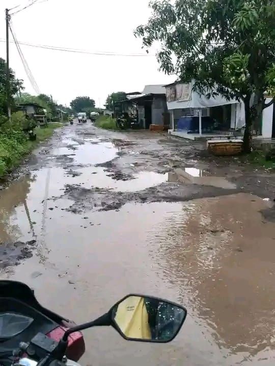 GUBERNUR NTT MELKIADES LAKA LENA KLAIM TANGANI JALAN BONDOKODI–WAITABULA, KONDISI RUAS DI DESA MANGGANIPI JADI SOROTAN WARGA