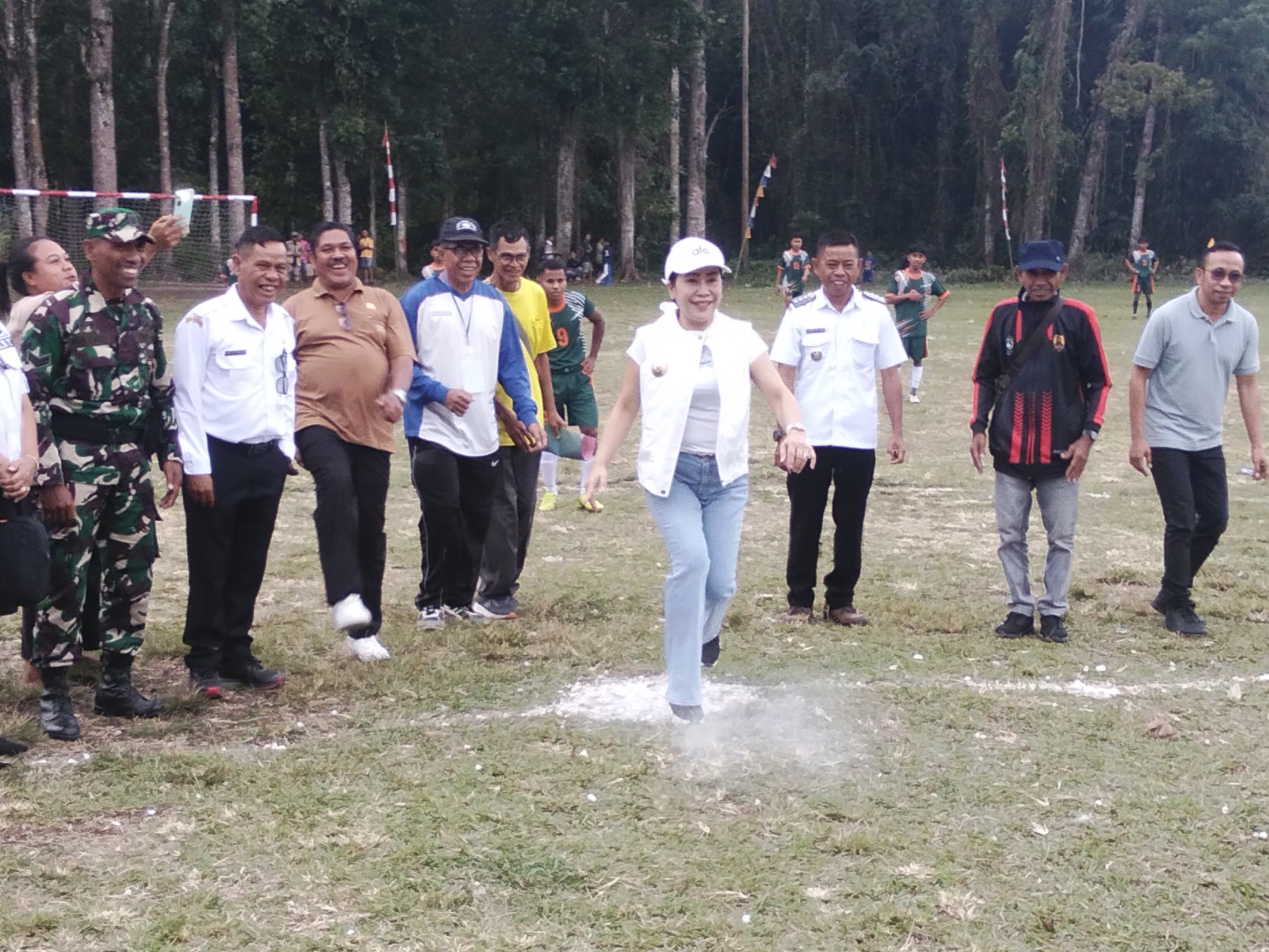 Bupati Sumba Barat Daya Resmi Buka Turnamen Camat Cup Wewewa Barat 2026 di Lapangan Rato Dimmu