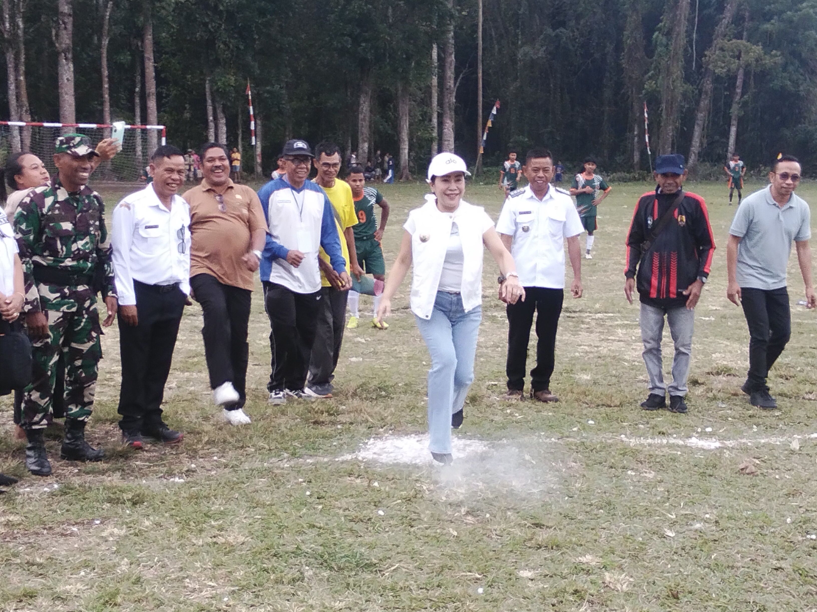 Bupati Sumba Barat Daya Resmi Buka Turnamen Camat Cup Wewewa Barat 2026 di Lapangan Rato Dimmu