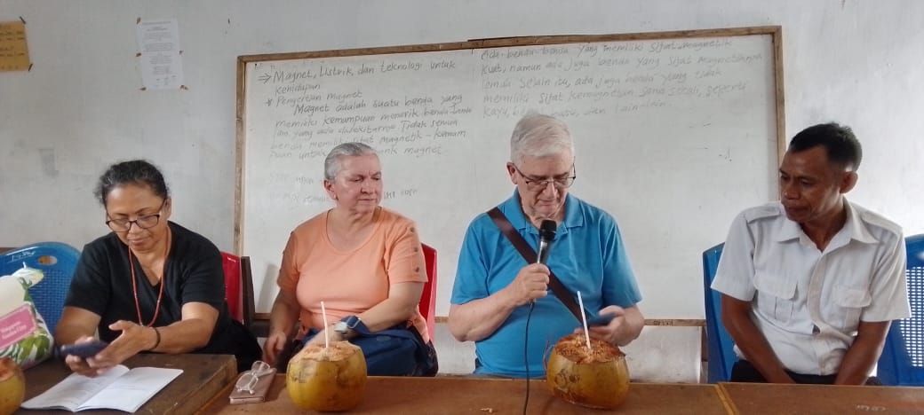 Pasangan Asal Brasil Kunjungi SD dan SMP Anugerah, Bawa Sukacita dan Harapan Baru