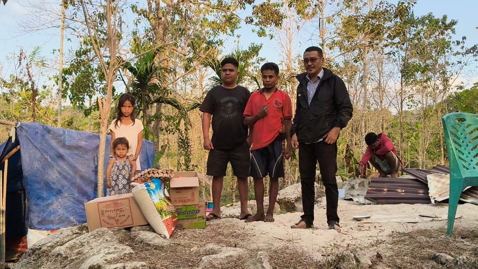 Oktavianus Dapa Talu Kunjungi Korban Kebakaran di Werilolo, Bantuan Kebutuhan Dasar Telah Disalurkan