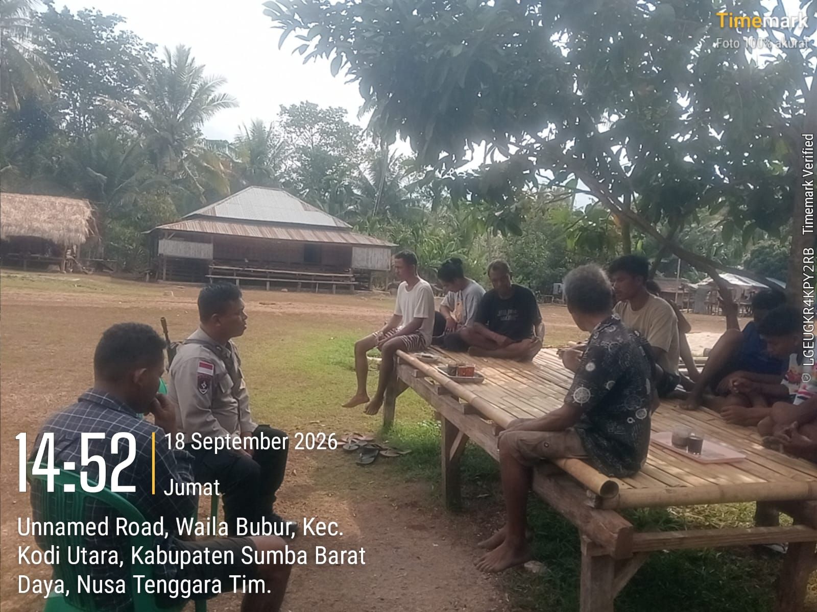 Turun ke Kampung, AIPTU Muhlis Sambangi Warga Gallu Tomba: Kamtibmas Dijaga Bersama